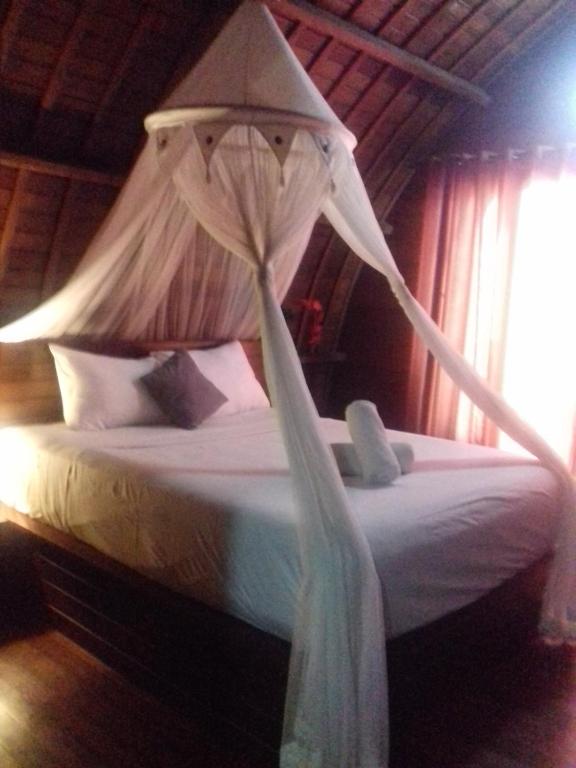 Bamboo Bungalow Jungle View - 12