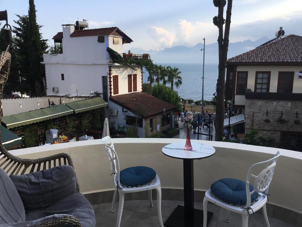 A balcony or terrace at Mono Hotel