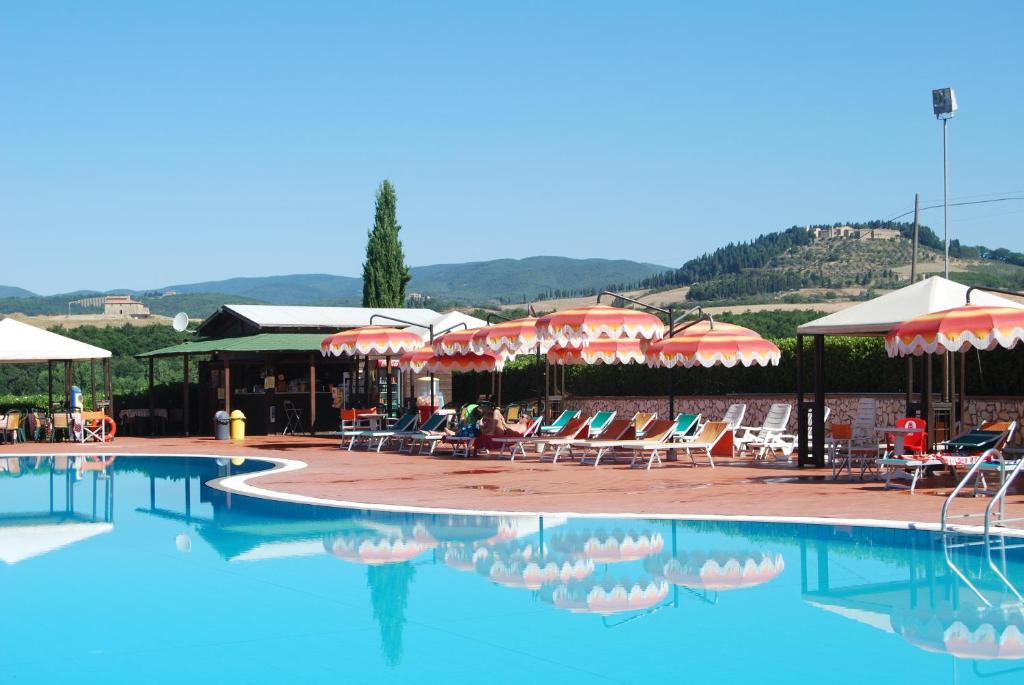 Nespecifikovaný výhled na hory nebo výhled na hory při pohledu z hotelu