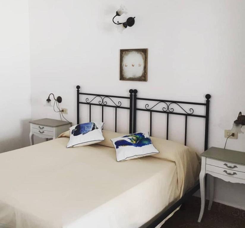 A bed or beds in a room at Hotel Rodà