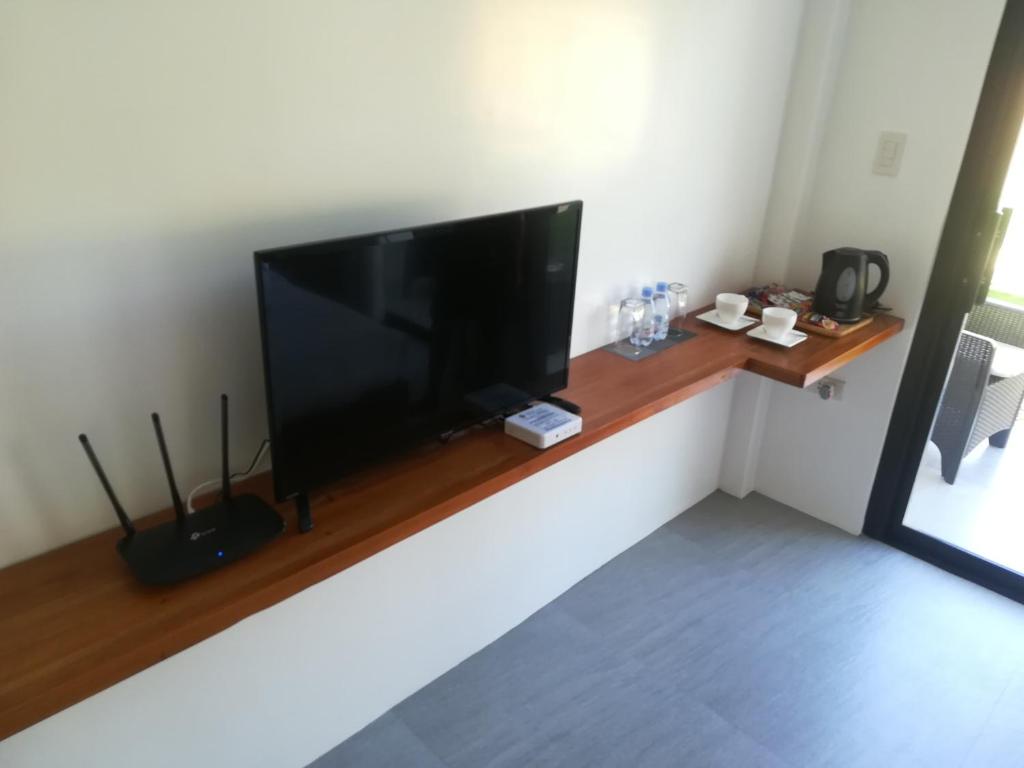 TV a/nebo společenská místnost v ubytování Christelle Inn