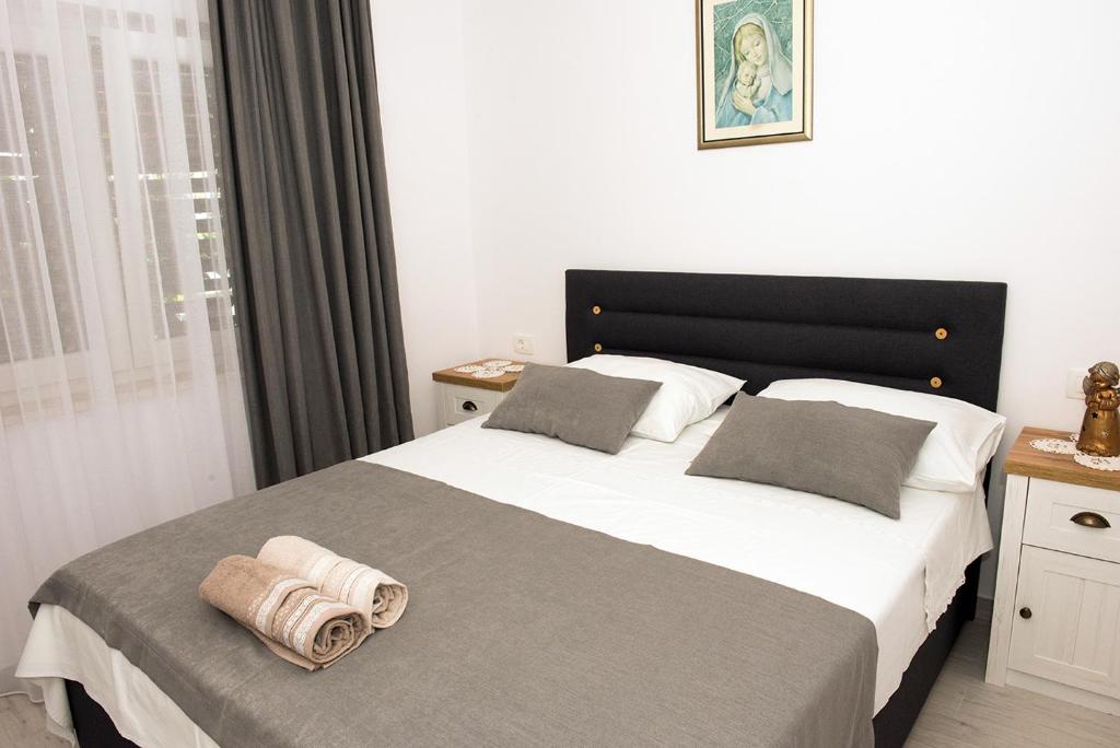 Postel nebo postele na pokoji v ubytování Apartments Drago Kovačić