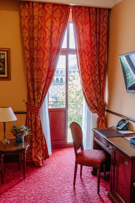 TV a/nebo společenská místnost v ubytování Hotel Bristol