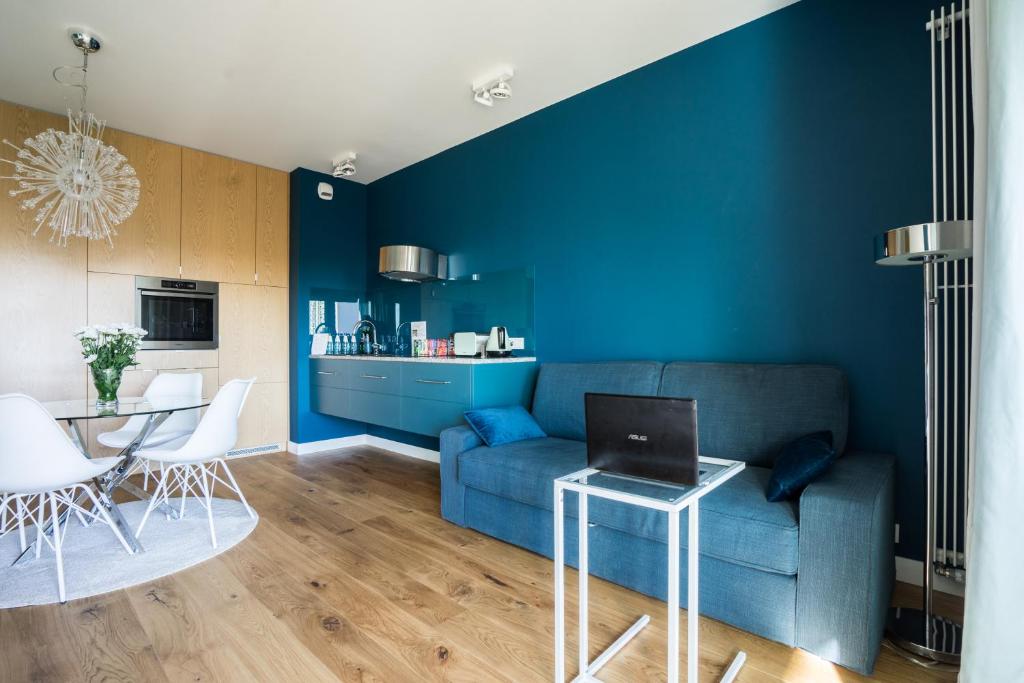 Kuchnia lub aneks kuchenny w obiekcie VipWarsawApartments Amber Mennica Residence