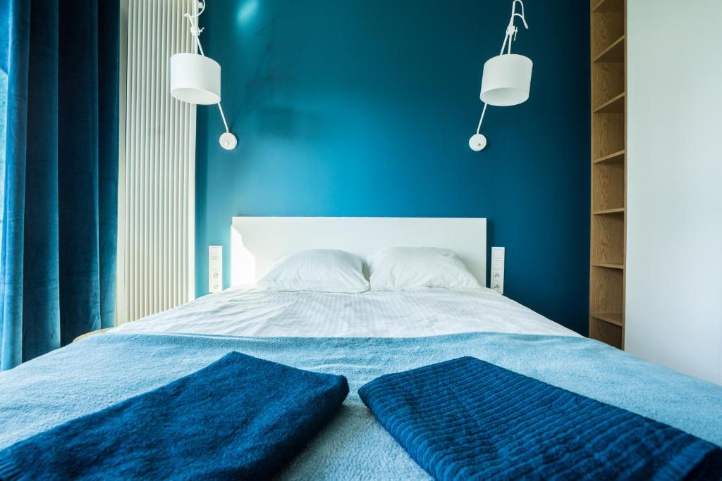 Łóżko lub łóżka w pokoju w obiekcie VipWarsawApartments Amber Mennica Residence