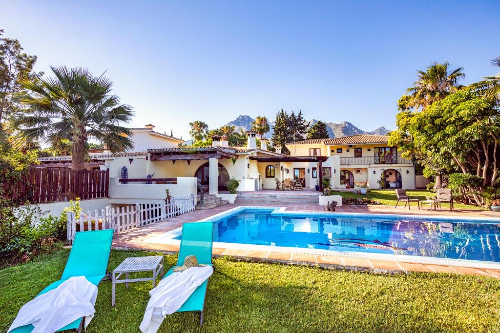 OleHolidays Villa Mediterranea Urb. Sierra Blanca (Spanien ...