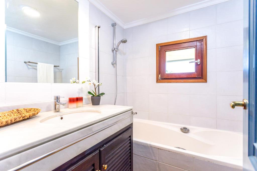 OleHolidays Villa Mediterranea Urb. Sierra Blanca (Испания ...
