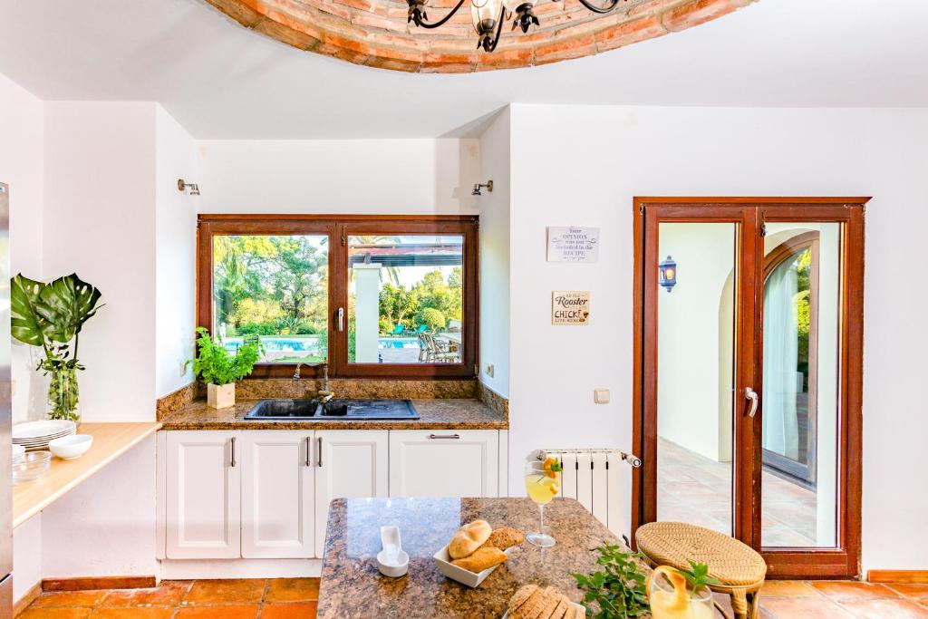 OleHolidays Villa Mediterranea Urb. Sierra Blanca (España ...
