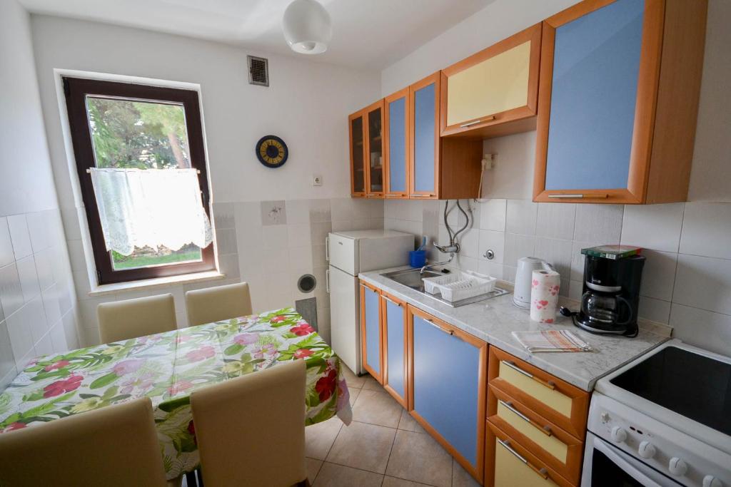 Kuchyň nebo kuchyňský kout v ubytování Jutta Apartment
