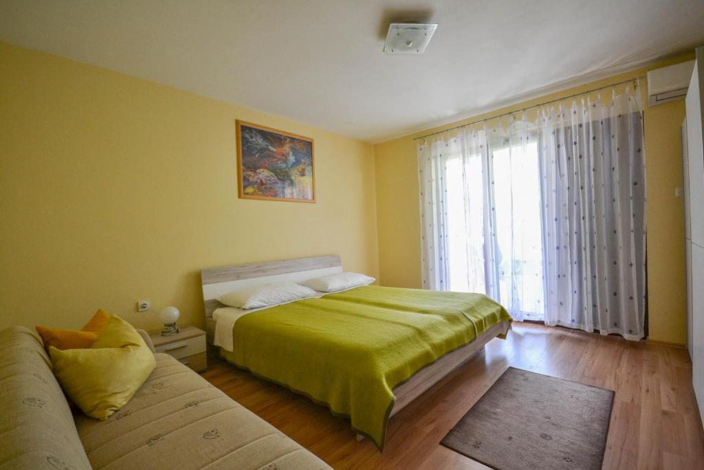 Postel nebo postele na pokoji v ubytování Jutta Apartment