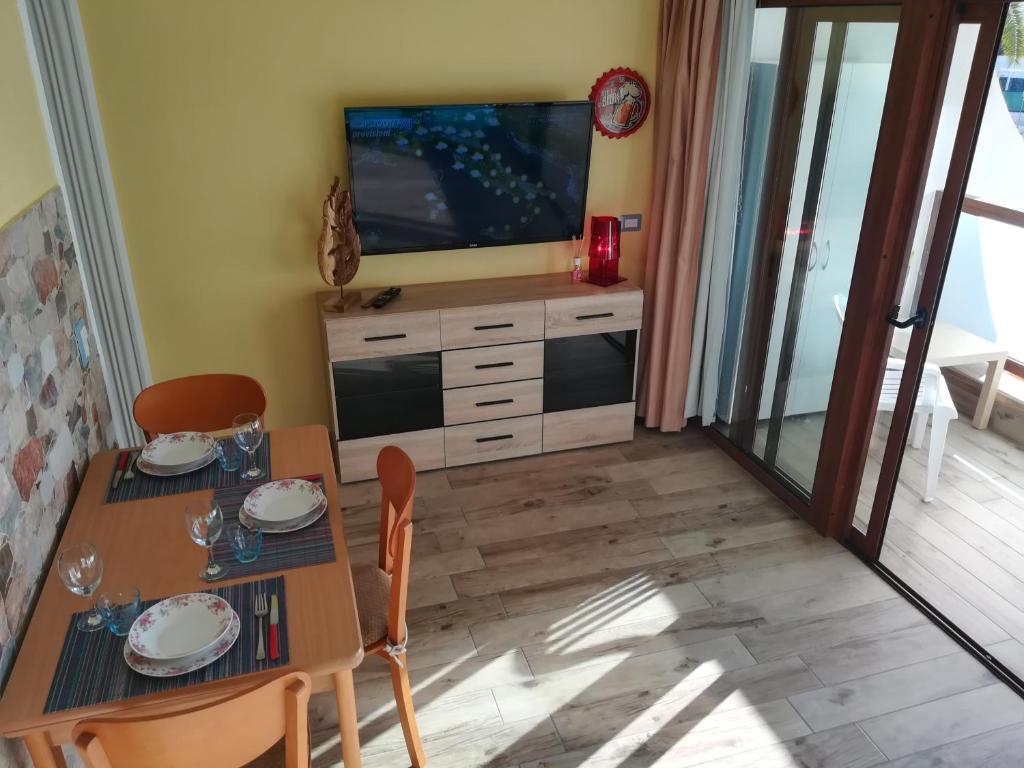 Televízia a/alebo spoločenská miestnosť v ubytovaní Apartamento Glamour near Yumbo Center