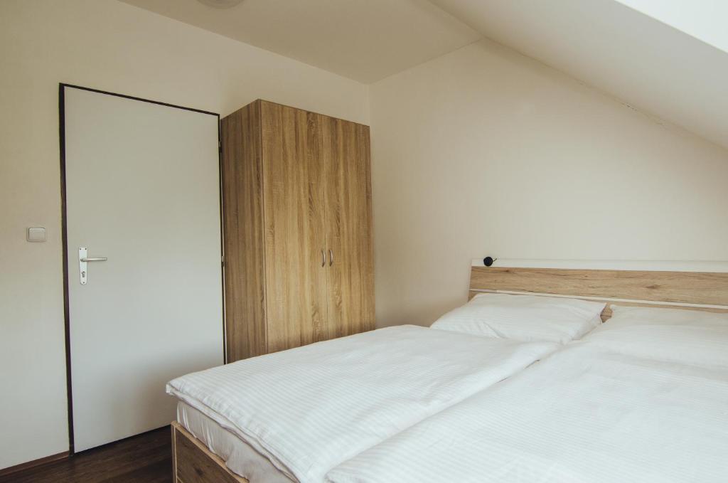 Postel nebo postele na pokoji v ubytování Guest House Na Hřišti
