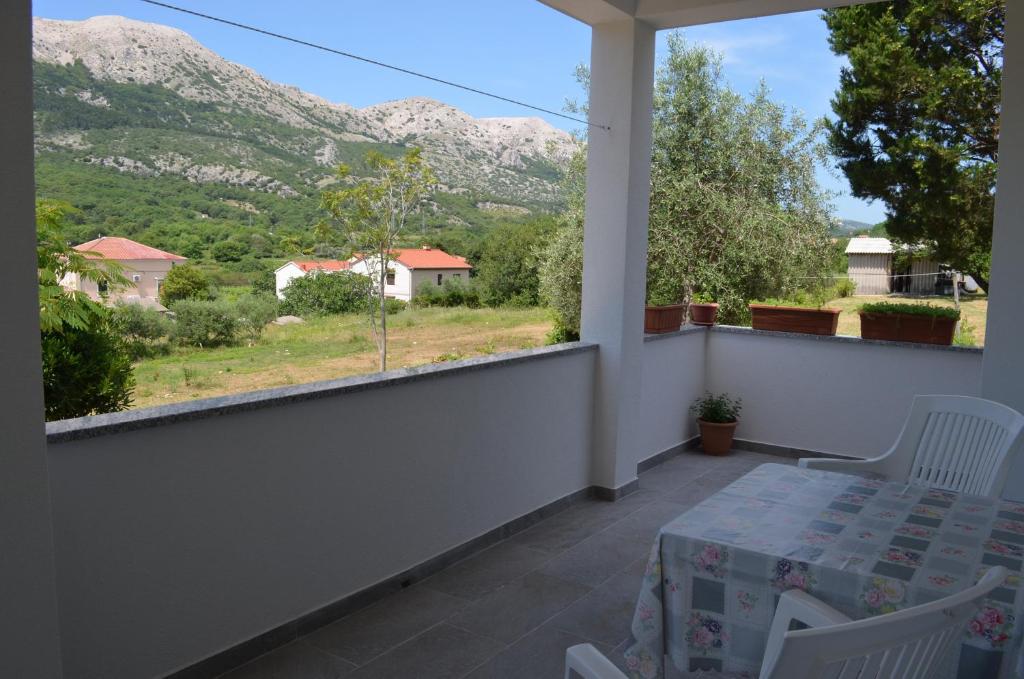 Nespecifikovaný výhled na hory nebo výhled na hory při pohledu z apartmánu
