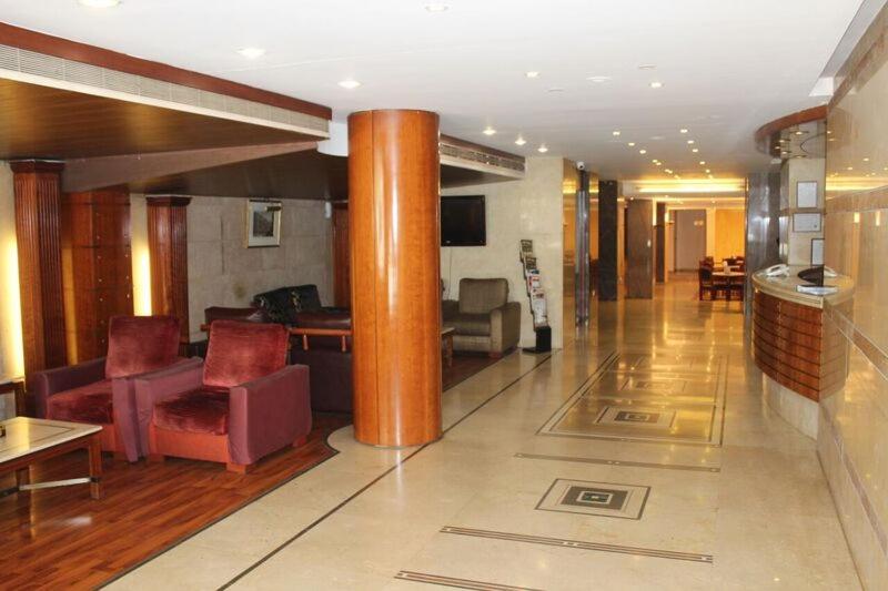 TV a/nebo společenská místnost v ubytování Charles Hotel