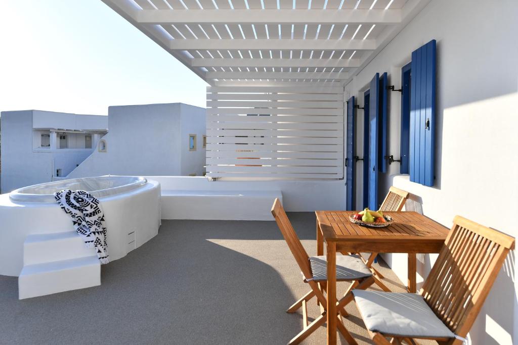 Foto dalla galleria di 21 luxury apartments a Naoussa