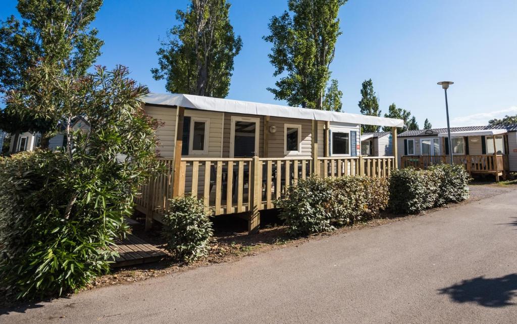 Photo de la galerie de l'établissement Mobil-home Clim, TV, LV Camping Vic-la-Gardiole 4 étoiles - MH-A003, à Vic-la-Gardiole