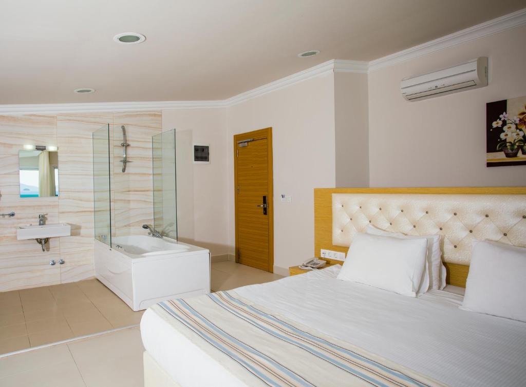 Postel nebo postele na pokoji v ubytování Dragut Point North Hotel - All Inclusive