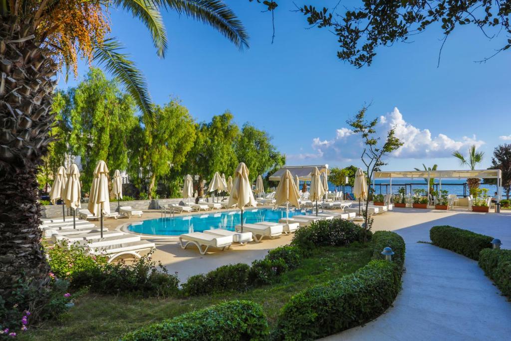 Bazén v ubytování Dragut Point North Hotel - All Inclusive nebo v jeho okolí