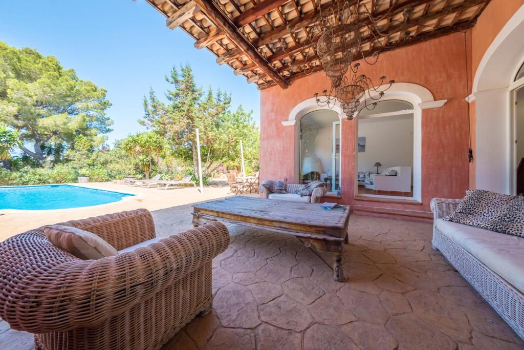 Swimmingpoolen hos eller tæt på Exclusive Villa in Porroig