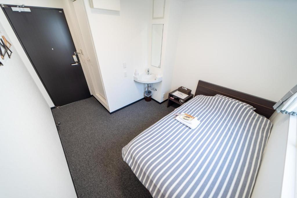 Postel nebo postele na pokoji v ubytování Port House Shibuya