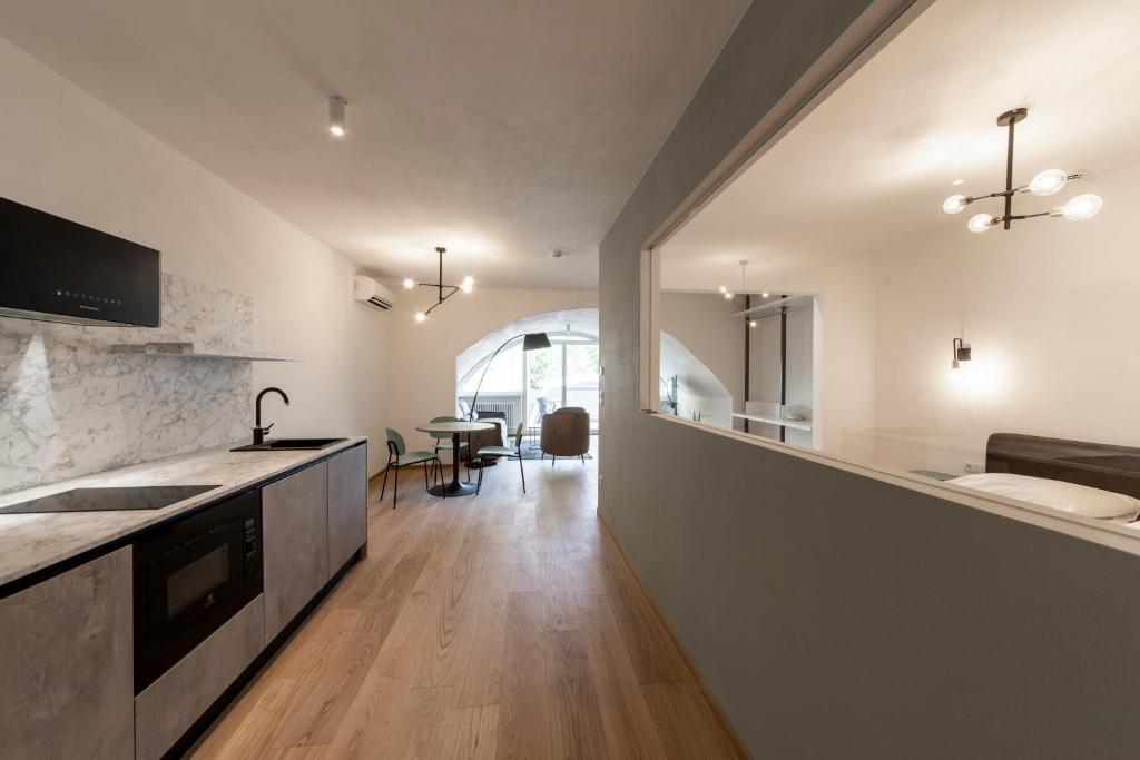 A kitchen or kitchenette at Stay COOPER l Cooper apartments