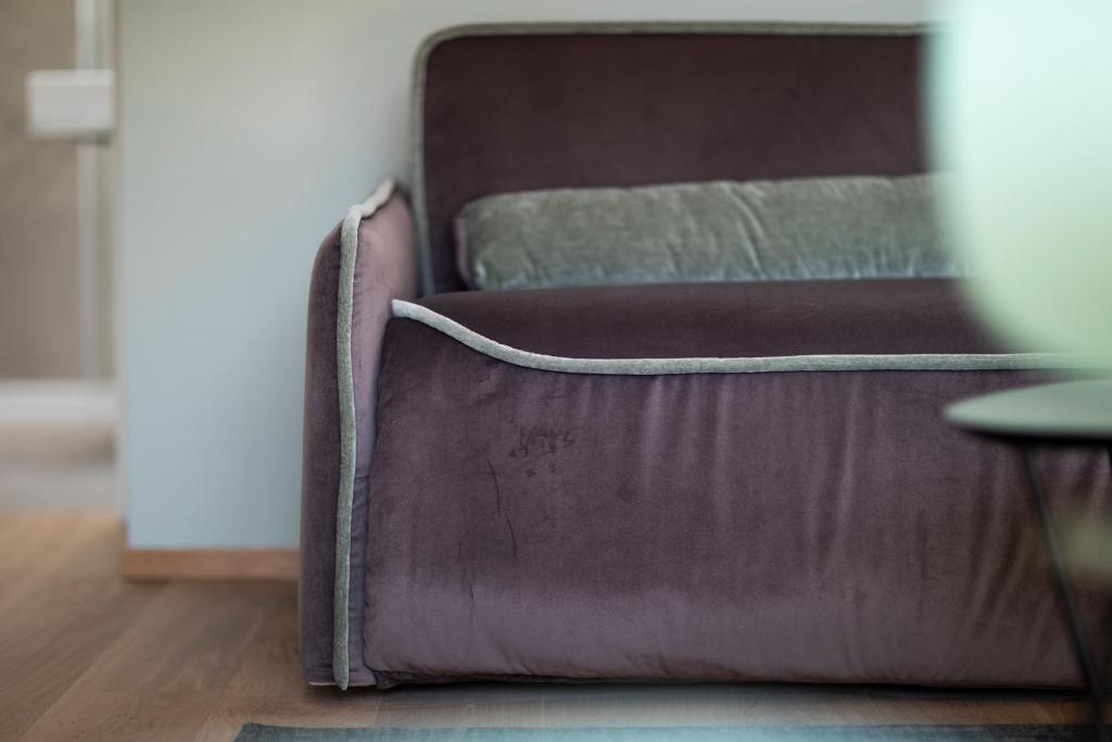 A seating area at Stay COOPER l Cooper apartments