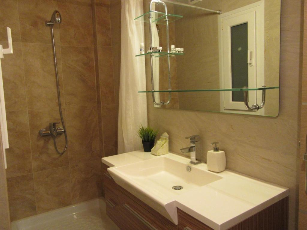 Villa Maria Louiza NEAR AIRPORT - 5