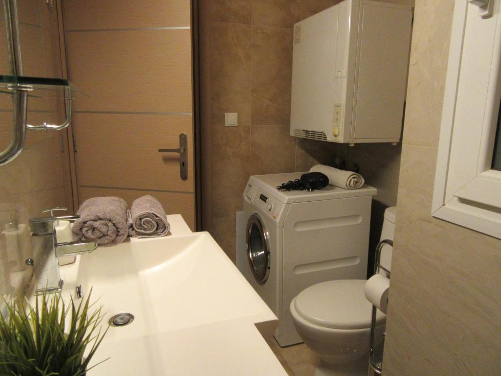 Villa Maria Louiza NEAR AIRPORT - 4