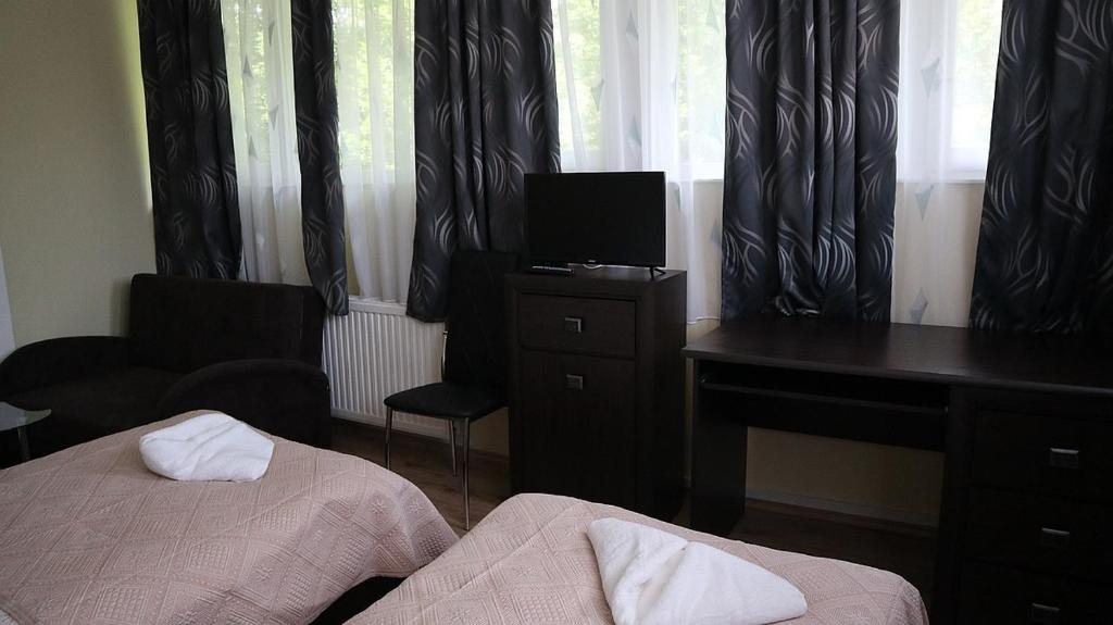 Łóżko lub łóżka w pokoju w obiekcie Szlovák Panzió
