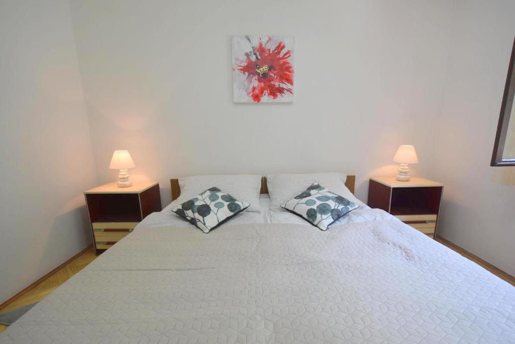 Łóżko lub łóżka w pokoju w obiekcie Apartments Jadanec