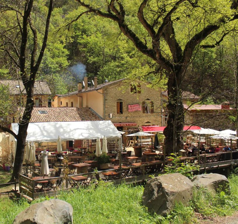 Zahrada ubytování Le Moulin De La Pipe - Logis Hotel Restaurant