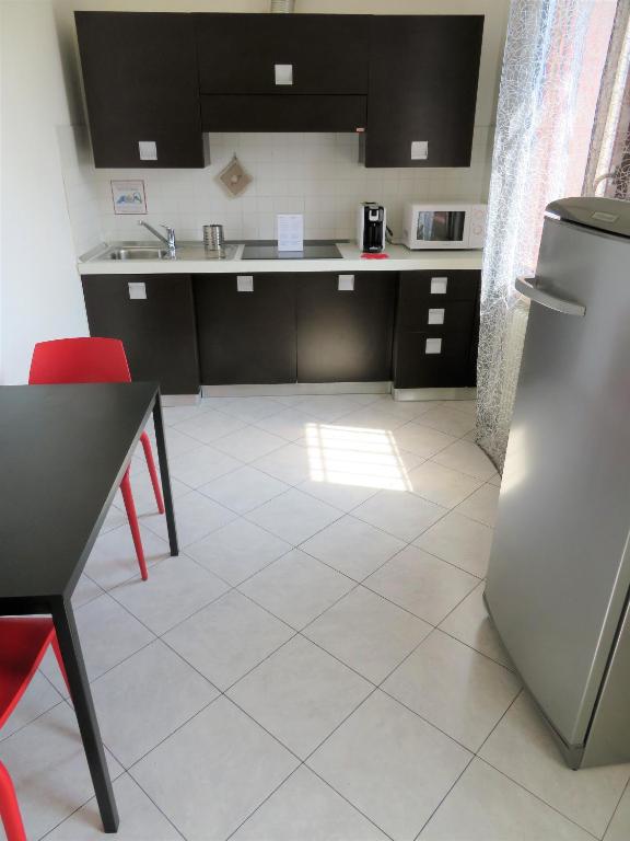 Kuchnia lub aneks kuchenny w obiekcie Verona Class ApartHotel "Residenze del Cuore"