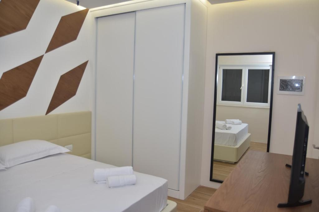 Postelja oz. postelje v sobi nastanitve Airen Hotel Velipoje