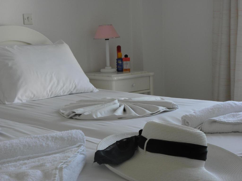 Postel nebo postele na pokoji v ubytování Areti Hotel