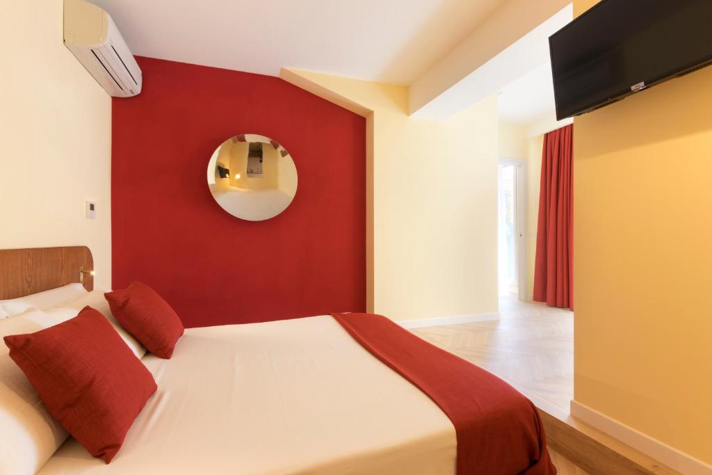 A bed or beds in a room at Metropolitan Suites