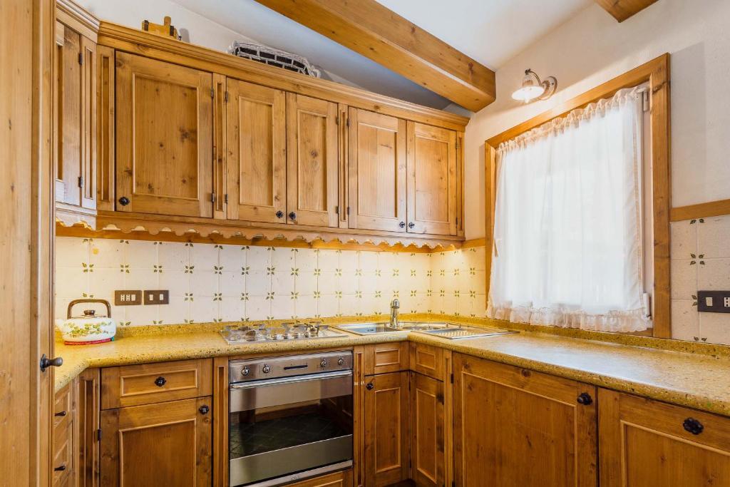Kuchnia lub aneks kuchenny w obiekcie Hotel Aquila