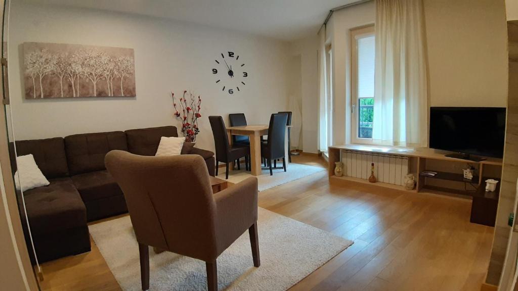 Lux Apartment Lazarevic - Apartment With Mountain View