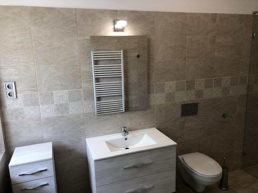 Łazienka w obiekcie Napsugár Club és Panzió
