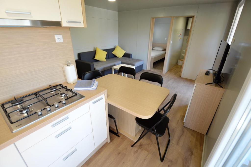 Kuchyň nebo kuchyňský kout v ubytování Mobile home CVITA