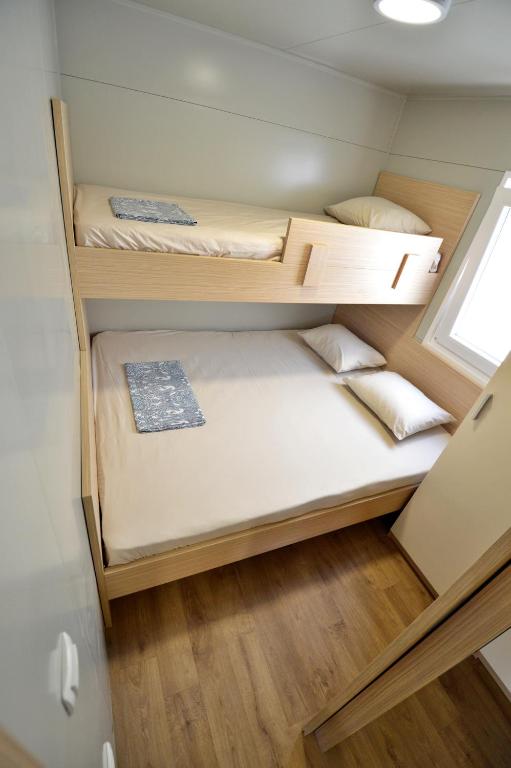 Postel nebo postele na pokoji v ubytování Mobile home CVITA