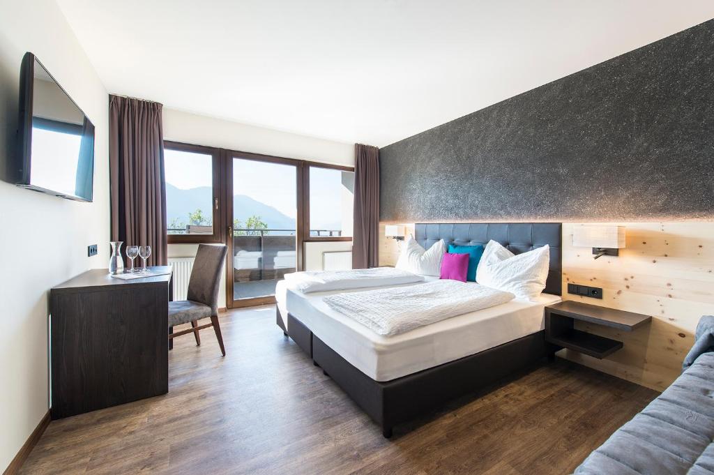 Postel nebo postele na pokoji v ubytování Hotel Zum Tiroler Adler