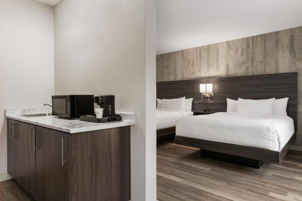 Days Inn by Wyndham Saint John - Queen Room With Two Queen Beds - Non-Smoking