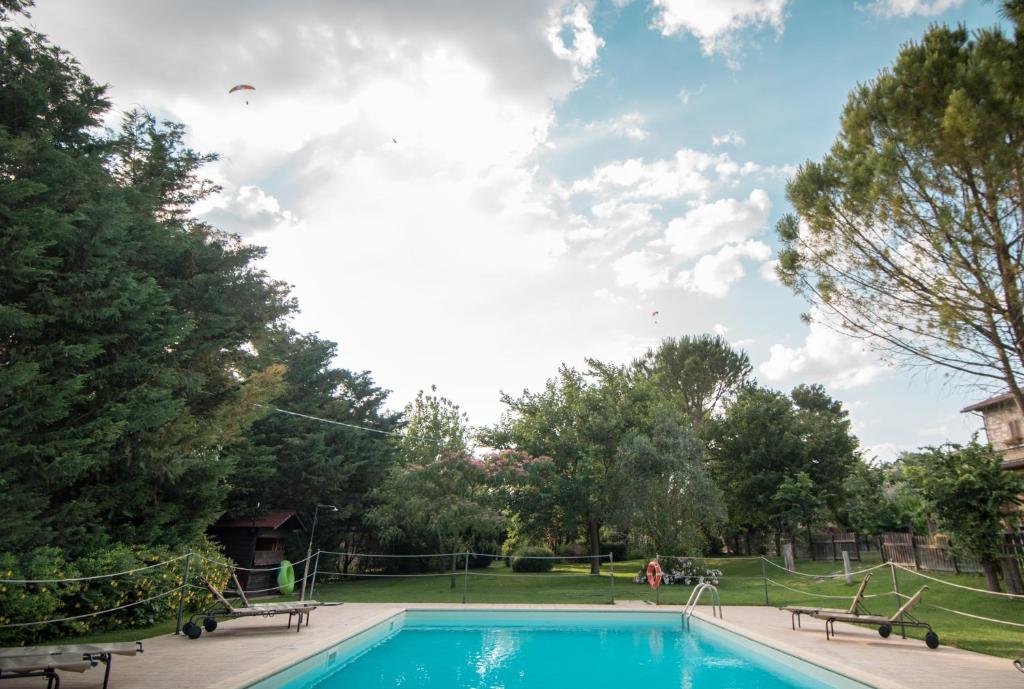 Basen w obiekcie Agriturismo Il Giardino Dei Ciliegi lub w pobliżu