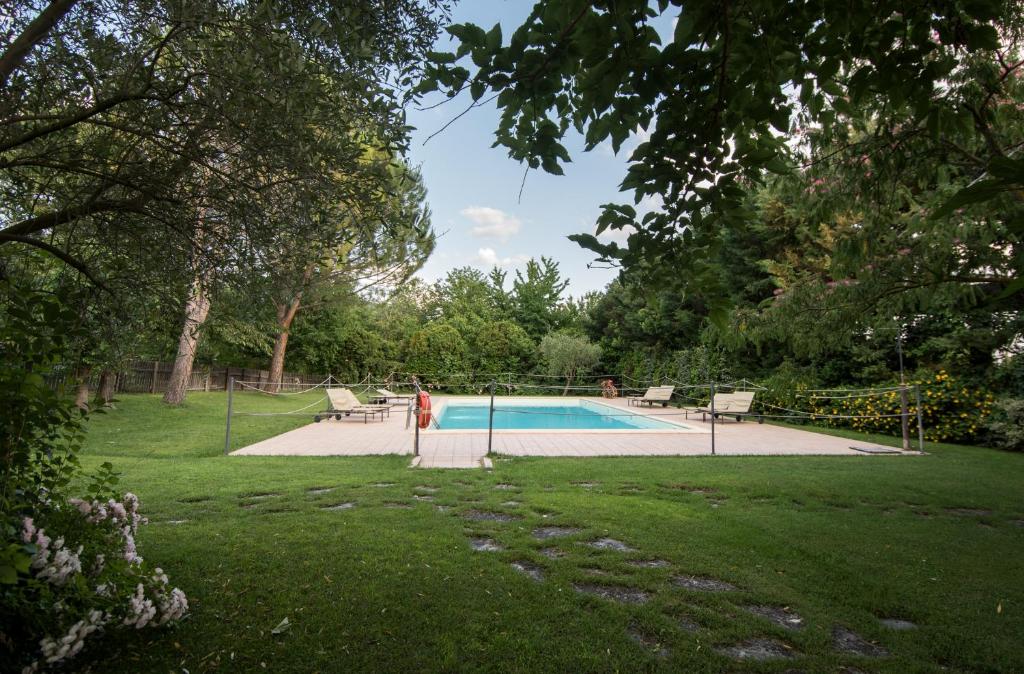 Basen w obiekcie Agriturismo Il Giardino Dei Ciliegi lub w pobliżu