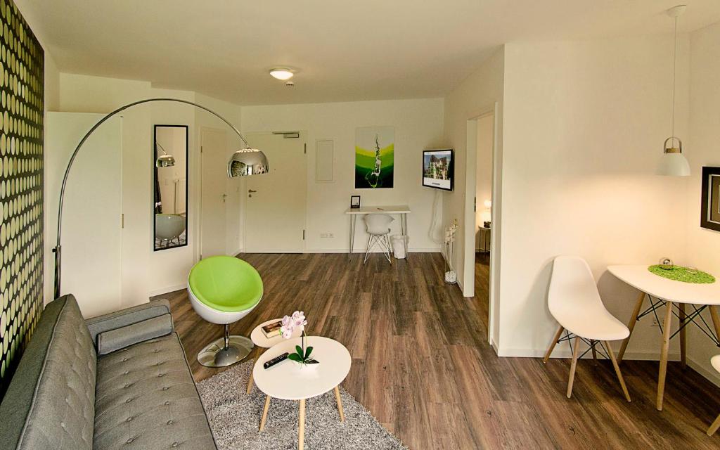 
Deluxe One-Bedroom Apartment with Balcony or Terrace 
