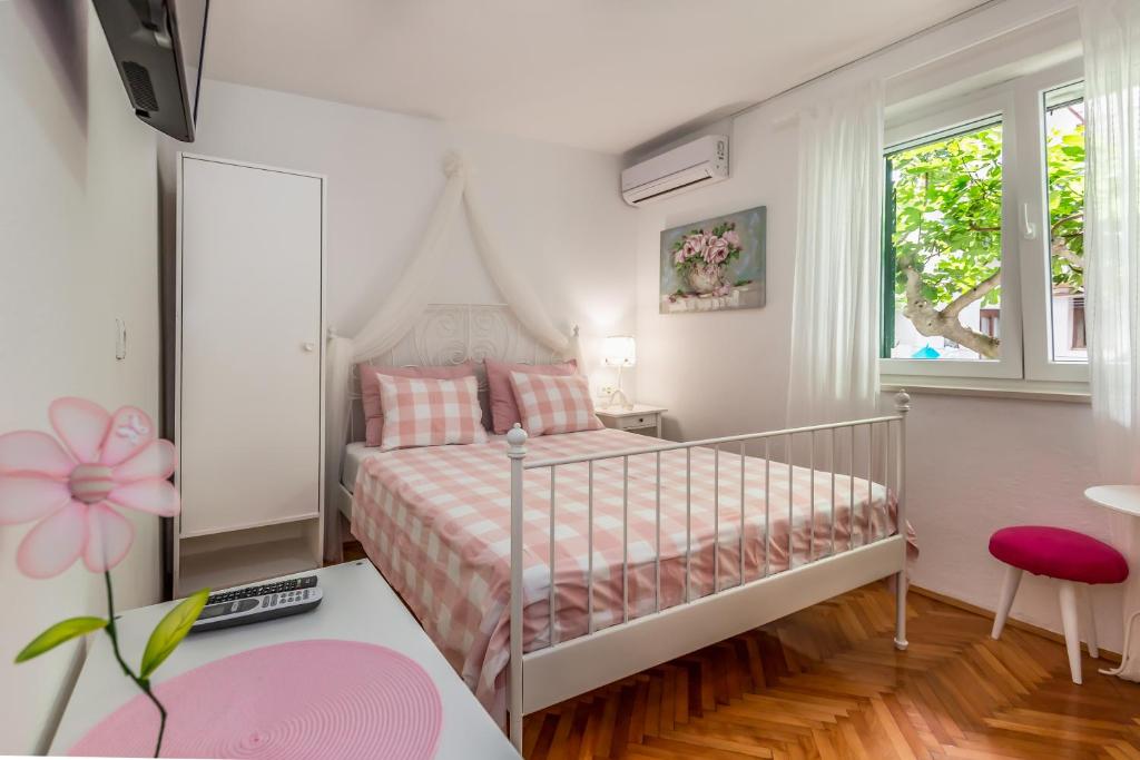 Postel nebo postele na pokoji v ubytování Apartmani Marko