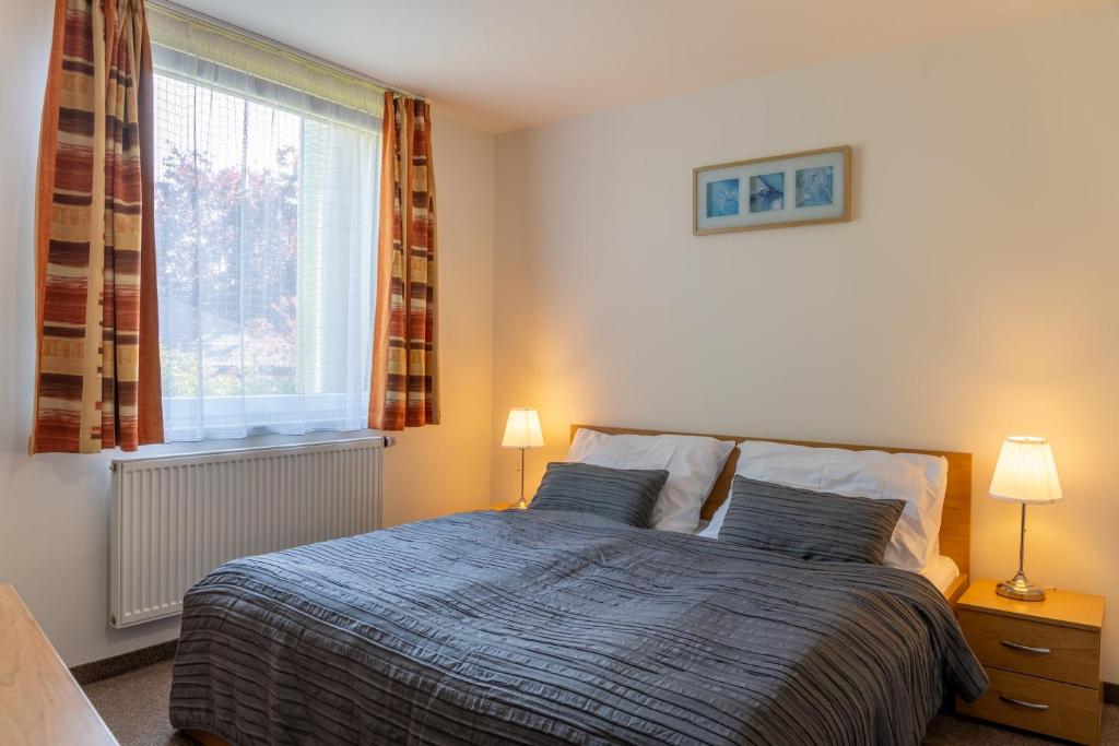 Postel nebo postele na pokoji v ubytování Hotel Kanarek