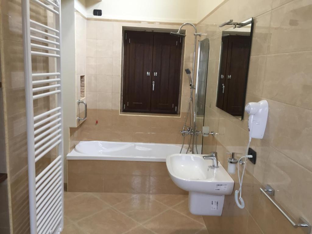 Koupelna v ubytování B&B Duomo Pizzo ApartHotel