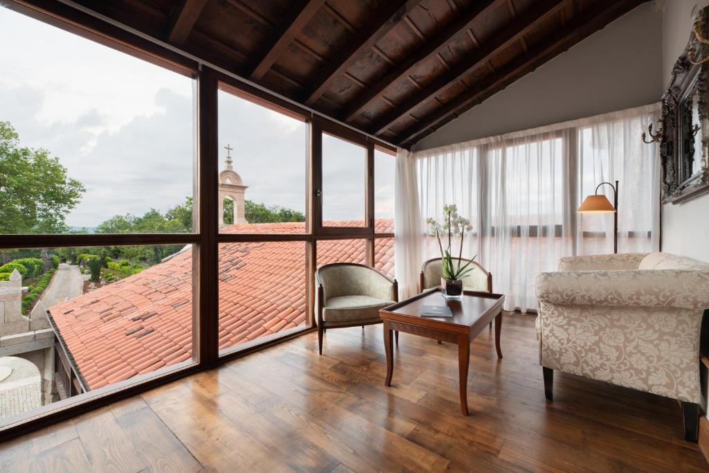 Część wypoczynkowa w obiekcie Áurea Palacio de Sober by Eurostars Hotel Company