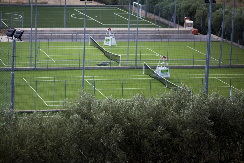 Tenis a/nebo squash v ubytování Eco Resort Dei Siriti nebo okolí